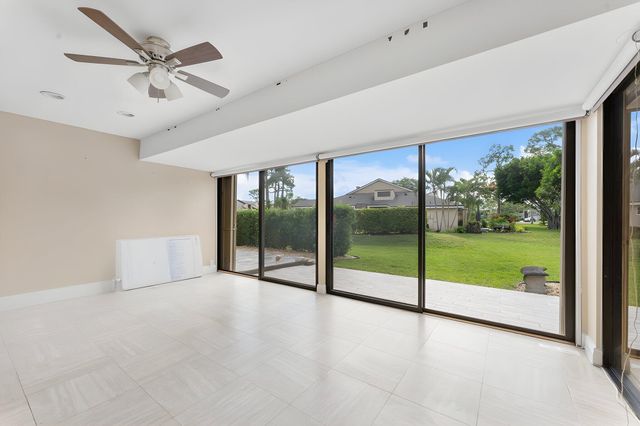 6845 Fountains Circle, Lake Worth, FL 33467