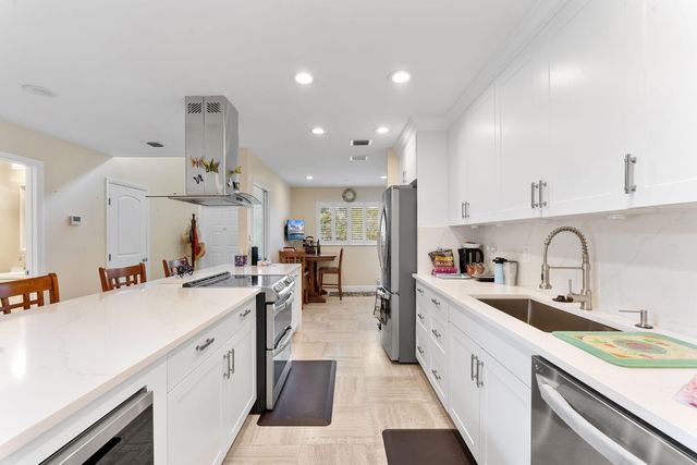 6845 Fountains Circle, Lake Worth, FL 33467