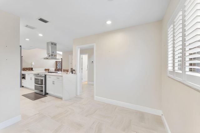 6845 Fountains Circle, Lake Worth, FL 33467
