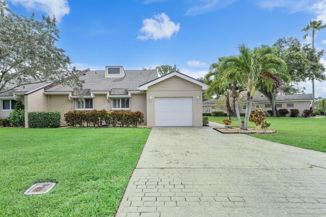 6845 Fountains Circle, Lake Worth, FL 33467