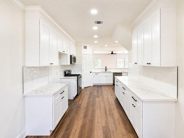 13538 Shadow Falls Court, Houston, TX 77059