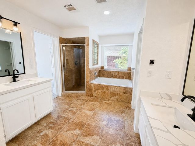 13538 Shadow Falls Court, Houston, TX 77059