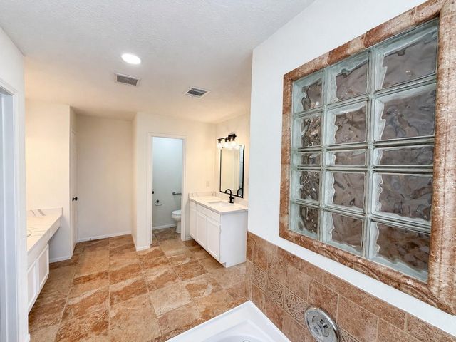 13538 Shadow Falls Court, Houston, TX 77059