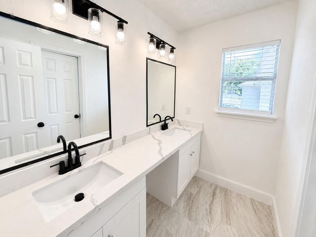 13538 Shadow Falls Court, Houston, TX 77059