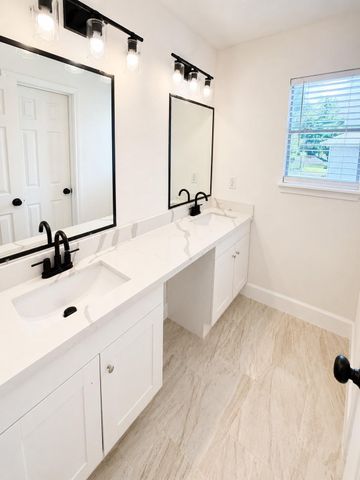 13538 Shadow Falls Court, Houston, TX 77059