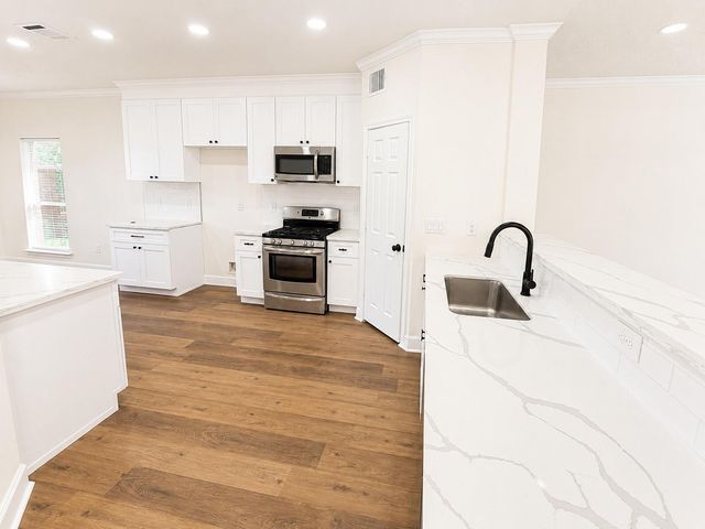 13538 Shadow Falls Court, Houston, TX 77059