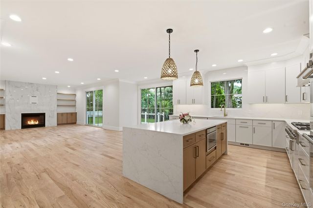 654 Caledonia Road, Dix Hills, NY 11746