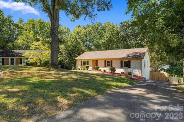 912 Tally Ho Court, Charlotte, NC 28212