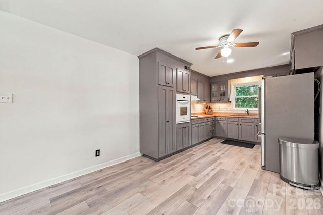 912 Tally Ho Court, Charlotte, NC 28212