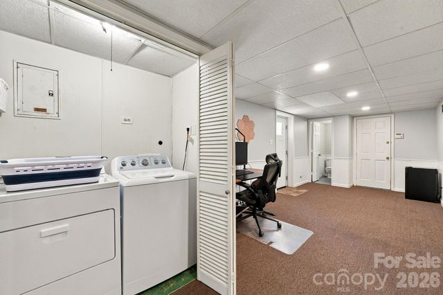 912 Tally Ho Court, Charlotte, NC 28212