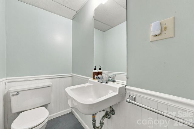 912 Tally Ho Court, Charlotte, NC 28212