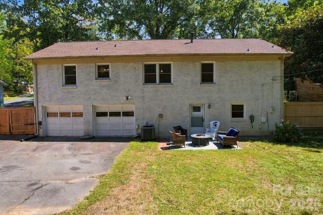 912 Tally Ho Court, Charlotte, NC 28212