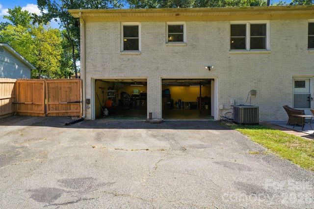 912 Tally Ho Court, Charlotte, NC 28212