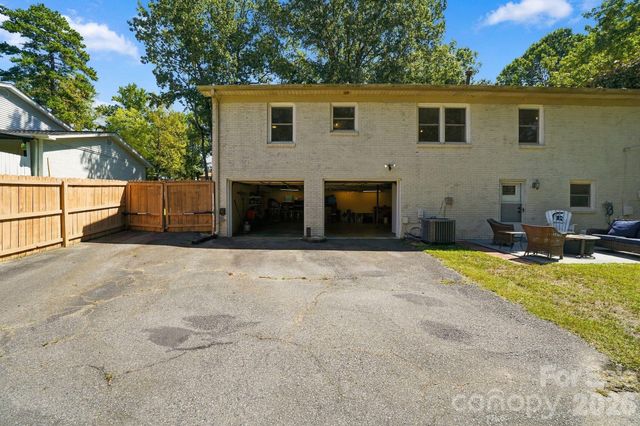 912 Tally Ho Court, Charlotte, NC 28212