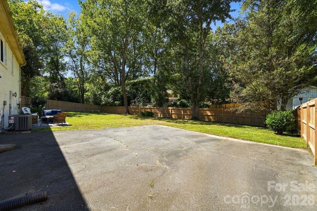 912 Tally Ho Court, Charlotte, NC 28212