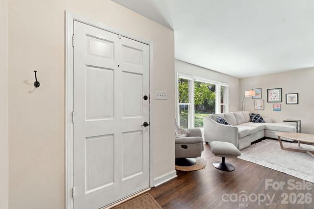 912 Tally Ho Court, Charlotte, NC 28212
