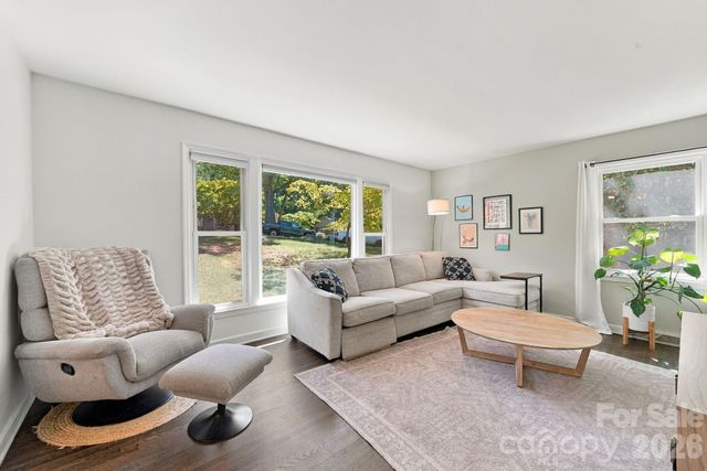 912 Tally Ho Court, Charlotte, NC 28212