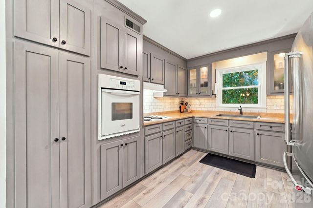 912 Tally Ho Court, Charlotte, NC 28212