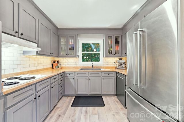 912 Tally Ho Court, Charlotte, NC 28212