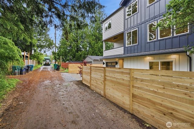 9725 Evanston Avenue N, Seattle, WA 98103