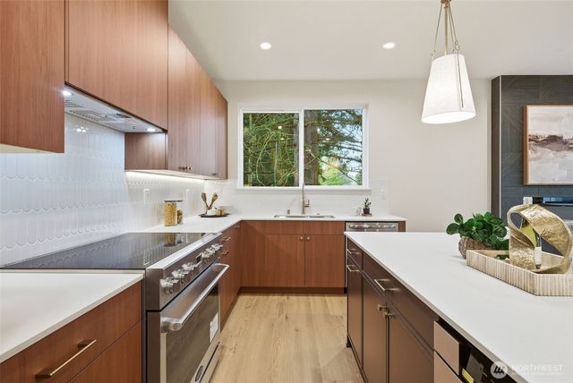 9725 Evanston Avenue N, Seattle, WA 98103