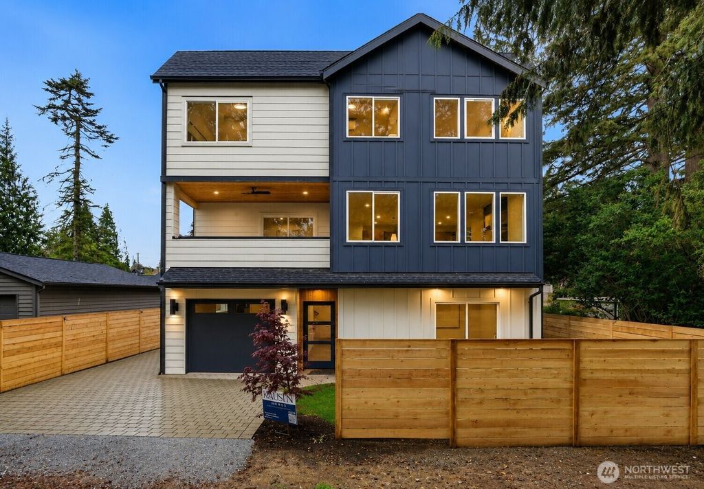9725 Evanston Avenue N, Seattle, WA 98103