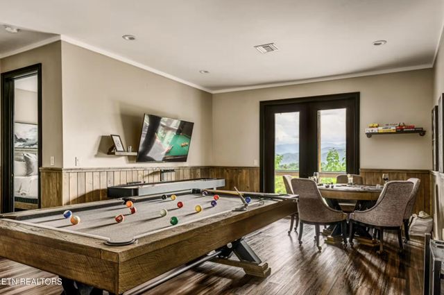 1015 Twin Oaks Rd, Gatlinburg, TN 37738