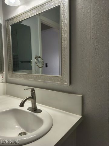 6737 Charleston Boulevard 3, Las Vegas, NV 89146