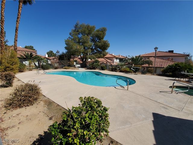 6737 Charleston Boulevard 3, Las Vegas, NV 89146