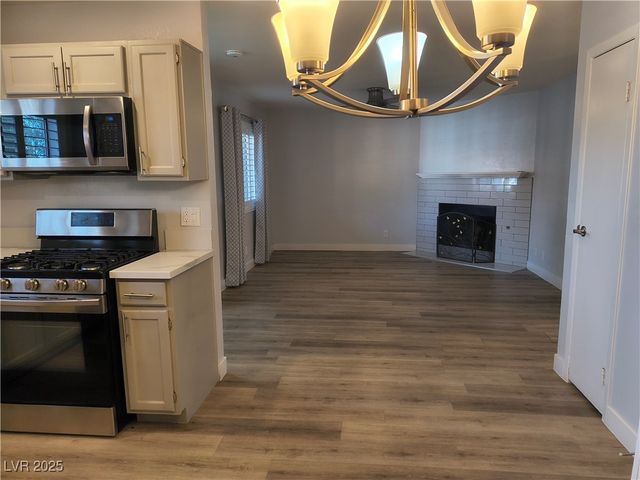 6737 Charleston Boulevard 3, Las Vegas, NV 89146