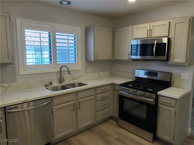 6737 Charleston Boulevard 3, Las Vegas, NV 89146