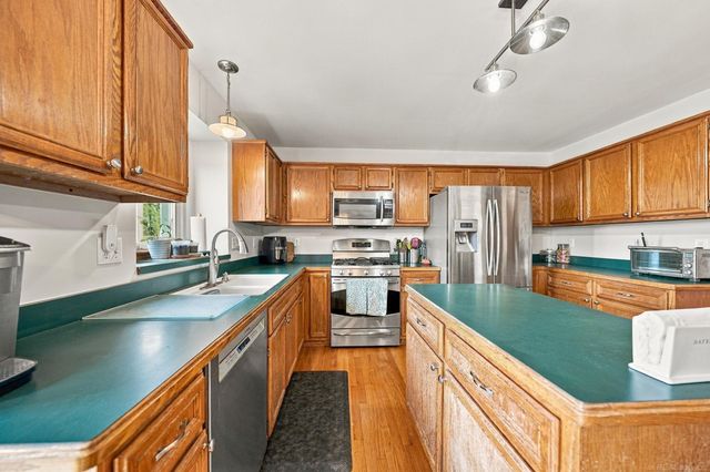 15791 Retreat Drive, Macomb, MI 48042