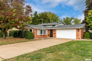 1138 FAIRLANE Drive, Bettendorf, IA 52722