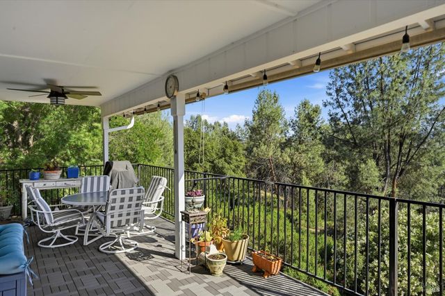 17432 Greenridge Rd, Hidden Valley Lake, CA 95467