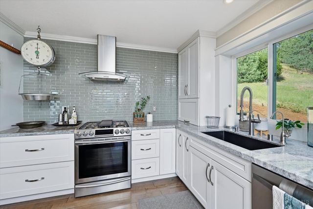 17432 Greenridge Rd, Hidden Valley Lake, CA 95467