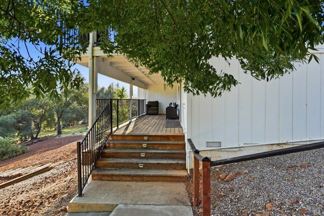 17432 Greenridge Rd, Hidden Valley Lake, CA 95467