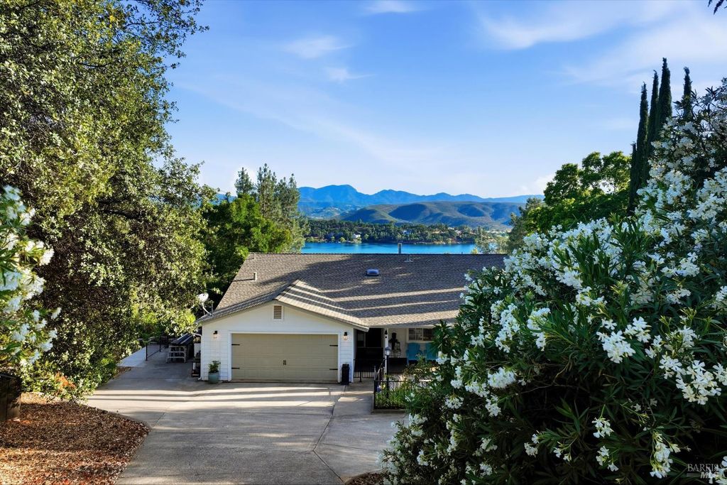17432 Greenridge Rd, Hidden Valley Lake, CA 95467