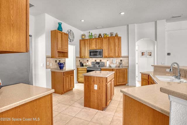 130 Brandy Creek Circle SE, Palm Bay, FL 32909