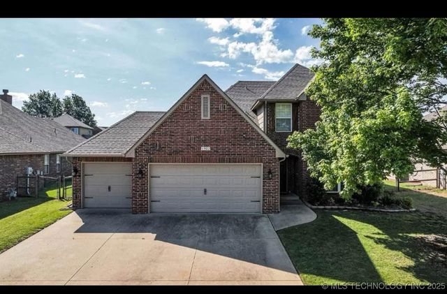 1907 W Woodbury Street, Broken Arrow, OK 74012