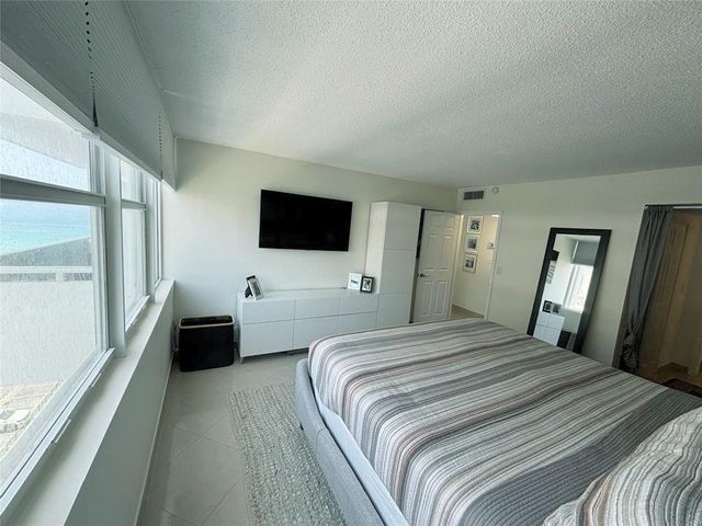 3140 S Ocean Drive 809, Hallandale Beach, FL 33009