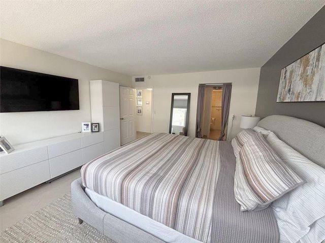 3140 S Ocean Drive 809, Hallandale Beach, FL 33009