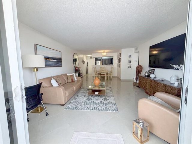 3140 S Ocean Drive 809, Hallandale Beach, FL 33009