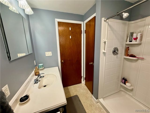 53 Angela Ln, Cheektowaga, NY 14225
