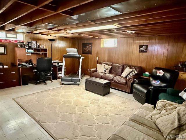 53 Angela Ln, Cheektowaga, NY 14225