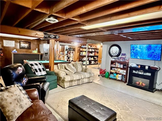 53 Angela Ln, Cheektowaga, NY 14225
