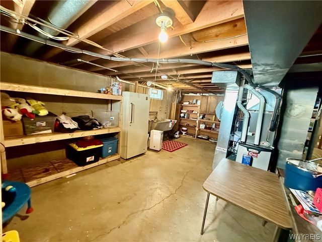 53 Angela Ln, Cheektowaga, NY 14225