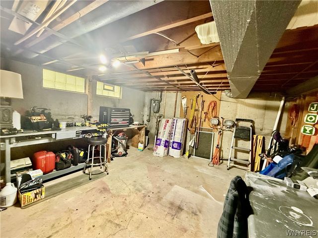 53 Angela Ln, Cheektowaga, NY 14225