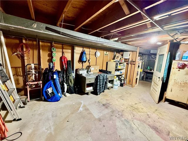 53 Angela Ln, Cheektowaga, NY 14225
