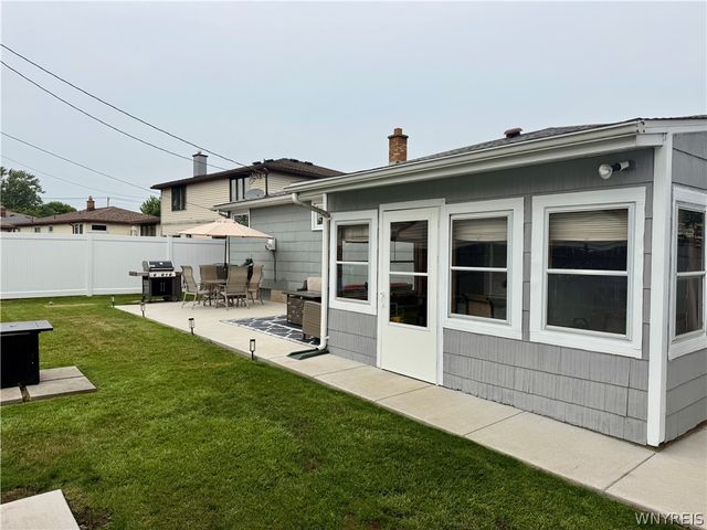 53 Angela Ln, Cheektowaga, NY 14225