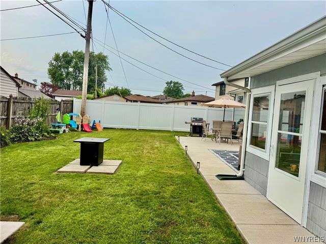 53 Angela Ln, Cheektowaga, NY 14225